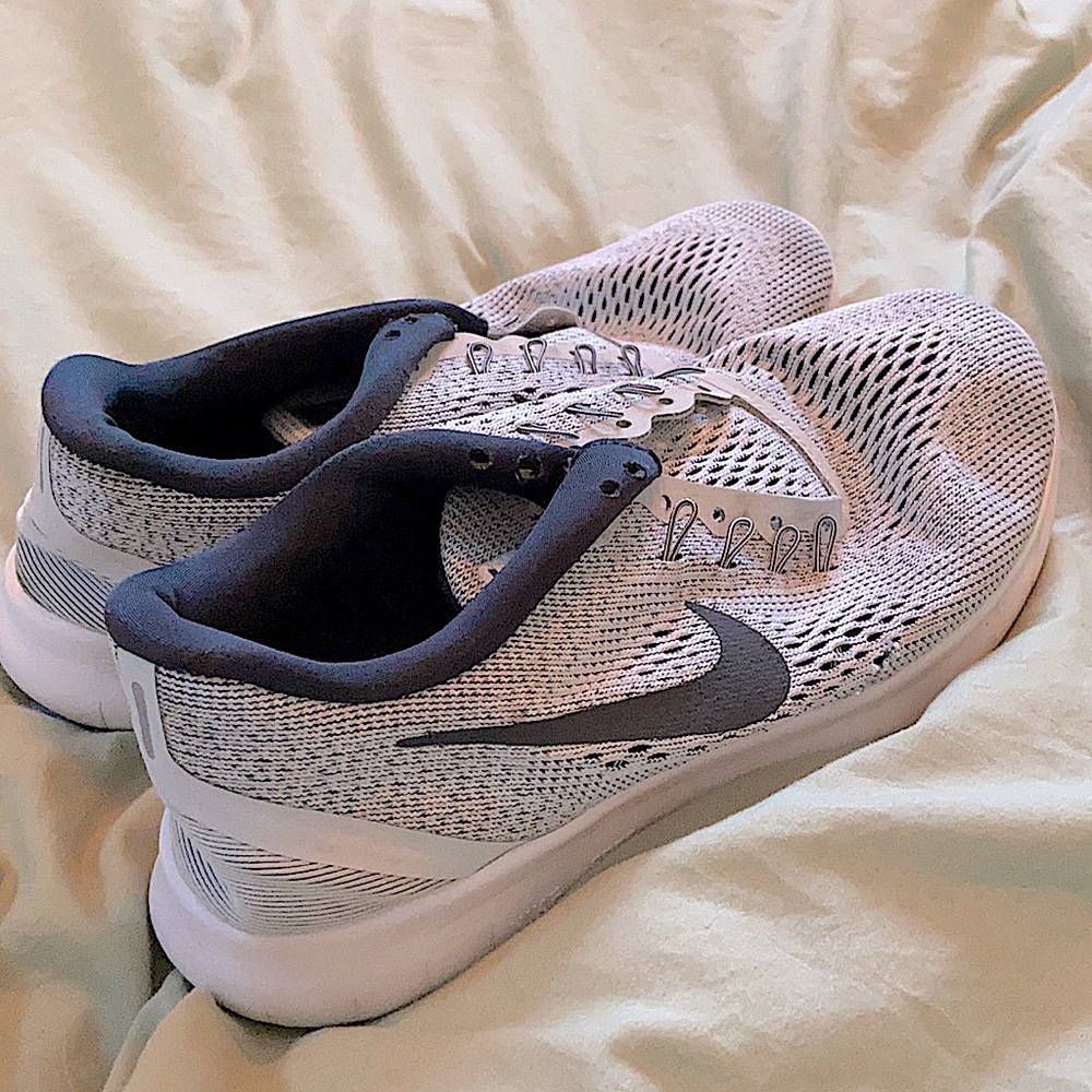 NIKE FREE RUNS